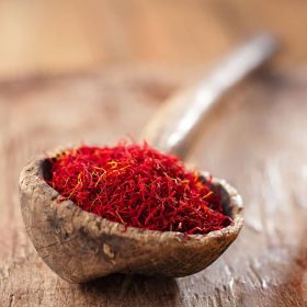 saffron threads and saffron powder in decorative spoons – premium wholesale saffron supplier Austral
