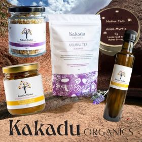 Kylie from Kakadu Organics showcasing Indigenous owned wholesale bush tucker foods including native