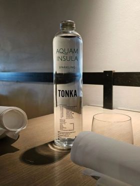 aquam-insula-wholesale-luxury-bottled-water