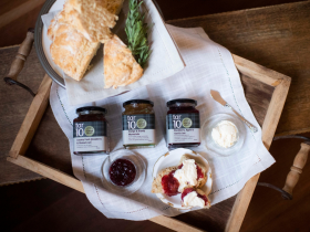 tar10 caramelised balsamic vinegar being drizzled over cheese and bread on a charcuterie board