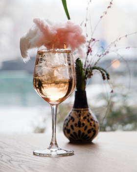 Fluffy Crunch gourmet fairy floss branding over pink and white fairy floss background