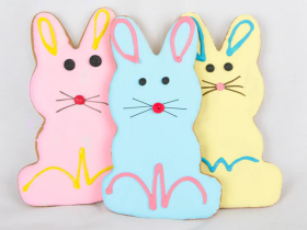 Hosome Gingerbread handmade iced gingerbread biscuits including dinosaur, train, shark and heart des