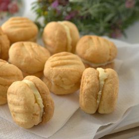 The Gourmet Merchant wholesale biscotti range including almond, chocolate hazelnut and cranberry pis