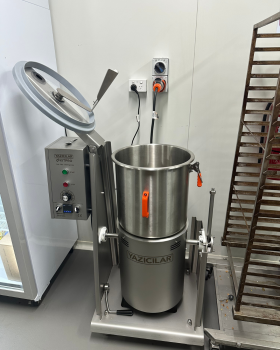 Healthy Food Crew contract manufacturing showcasing custom-made pet treat spread and grain-free mues